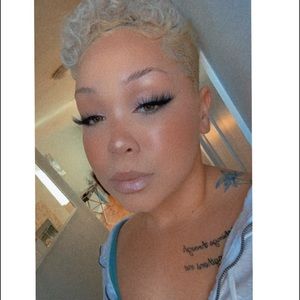 Meet your Posher, Dominique